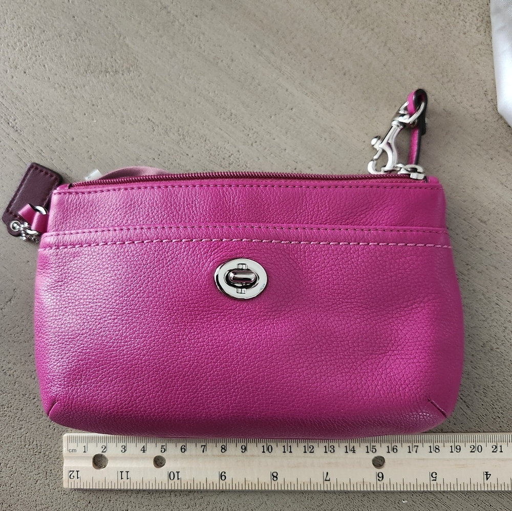 Coach Park Wristlet Turnlock - Picture 8 of 10